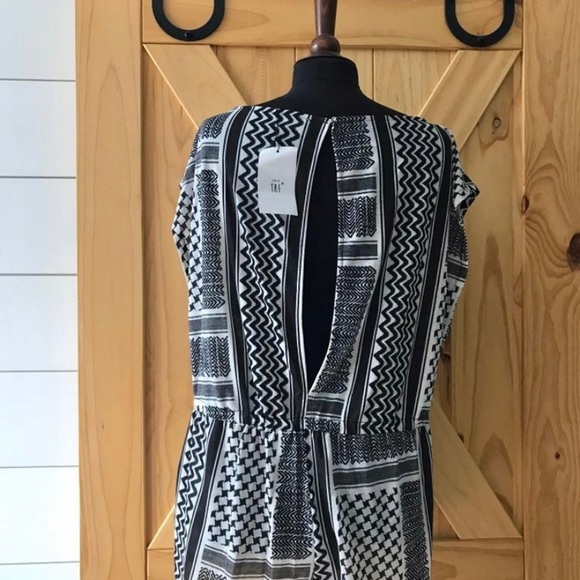 NEW Womens Zara Trafaluc Shorts Romper With Open Slit Back Size Small - Picture 14 of 14